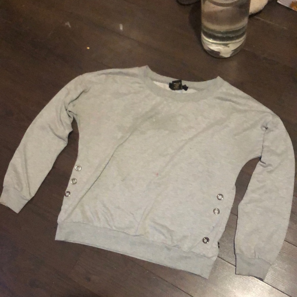 Grey sweat shirt